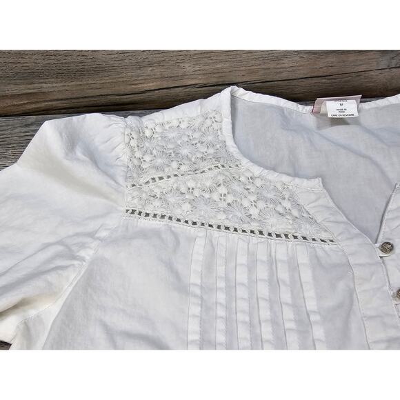 American Sweetheart Women's Tab Sleeve Blouse White Lace neckline - Picture 3 of 9